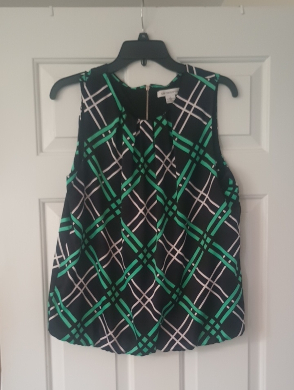 Liz Claibirne Green Plaid Sleeveless Blouse. Size L